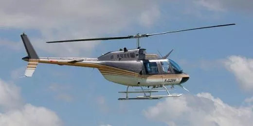 Hélicoptère en vol PF