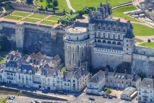 Château d'Amboise en hélicoptère