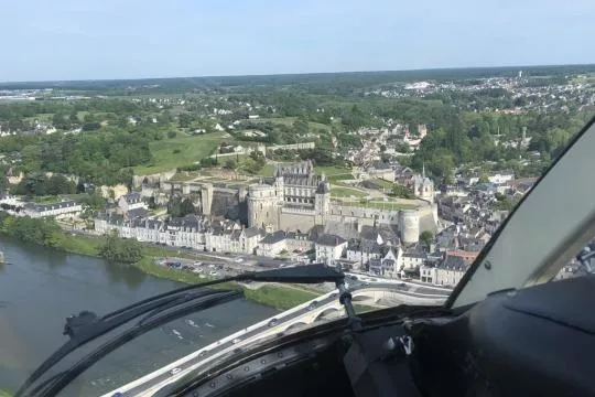 Survol du Château d'Amboise en hélicoptère
