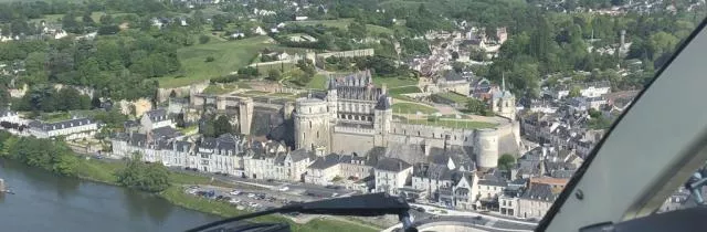 Survol du Château d'Amboise en hélicoptère