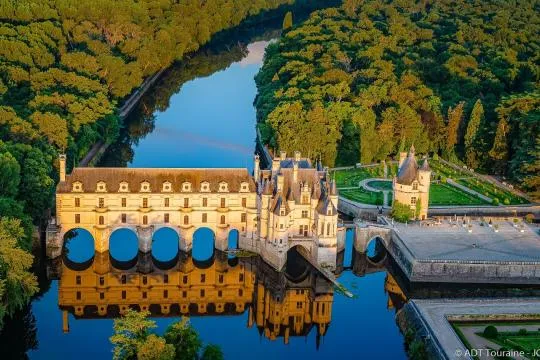 Gastronomic hot-air balloon flights