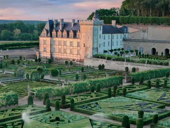 Helicopter flight Tours - Villandry & its gardens