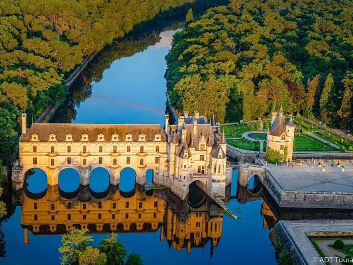 Gastronomic hot-air balloon flights